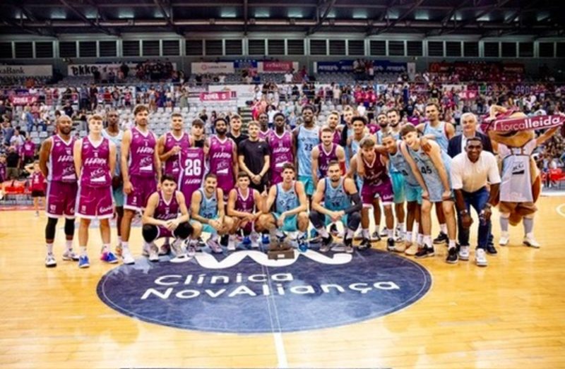 Team photo at center court