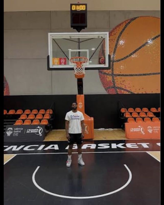 Donovan Saine at Valencia Basket court